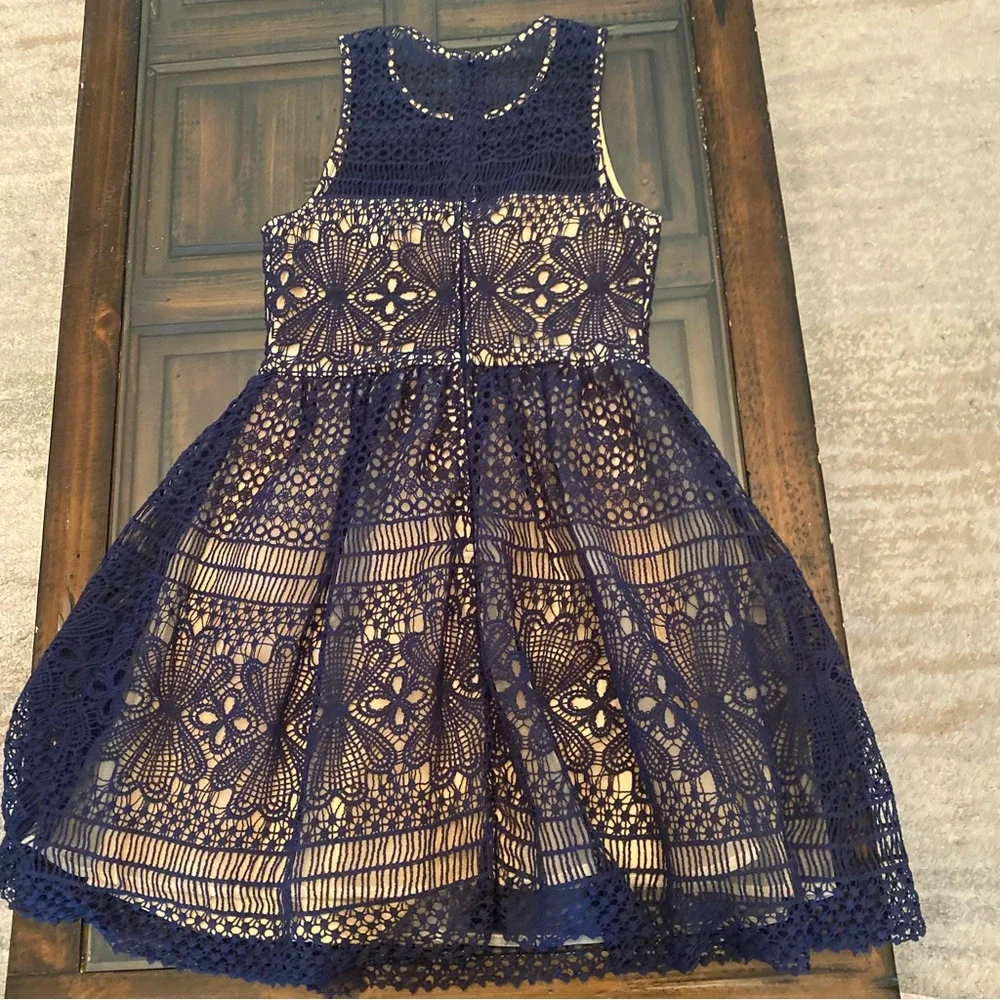 Francesca’s Navy Ivory Macrame Lace Dress size S - Picture 2 of 15